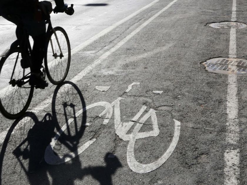 Велосипедист, 19 лет, погиб при столкновении со школьным автобусом в Терребонне