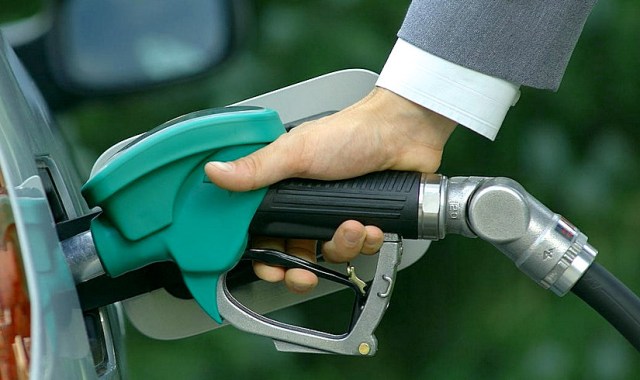 Больше двух долларов за литр - цены на топливо в Квебеке не радуют