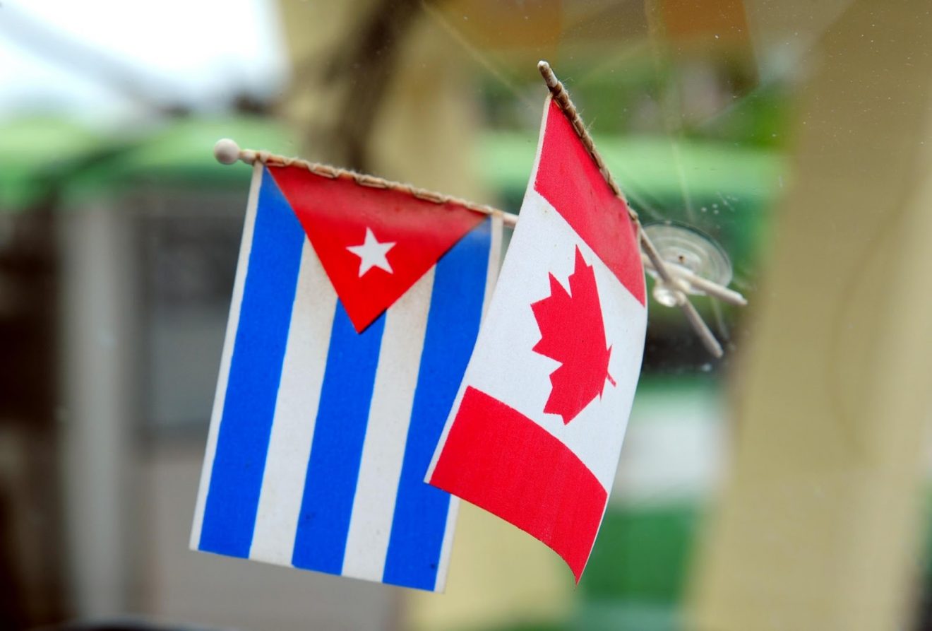 Канадские дипломаты на Кубе подают иск против своего правительства