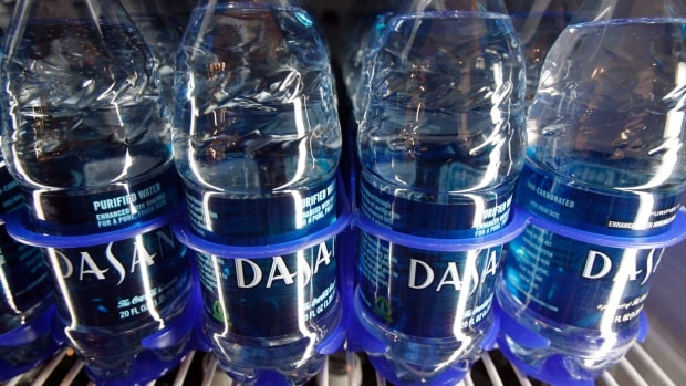 Coca-Cola откажется от продажи воды в пластиковых бутылках