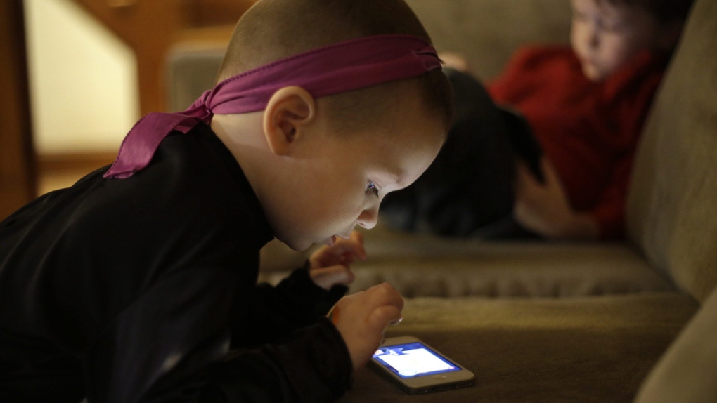 Эксперты обсудят влияние экрана электронных гаджетов на здоровье детей