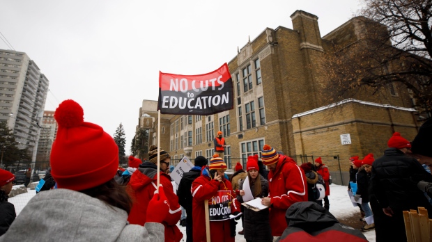Компьютерный сбой заставил власти Онтарио переплатить за забастовки в школах