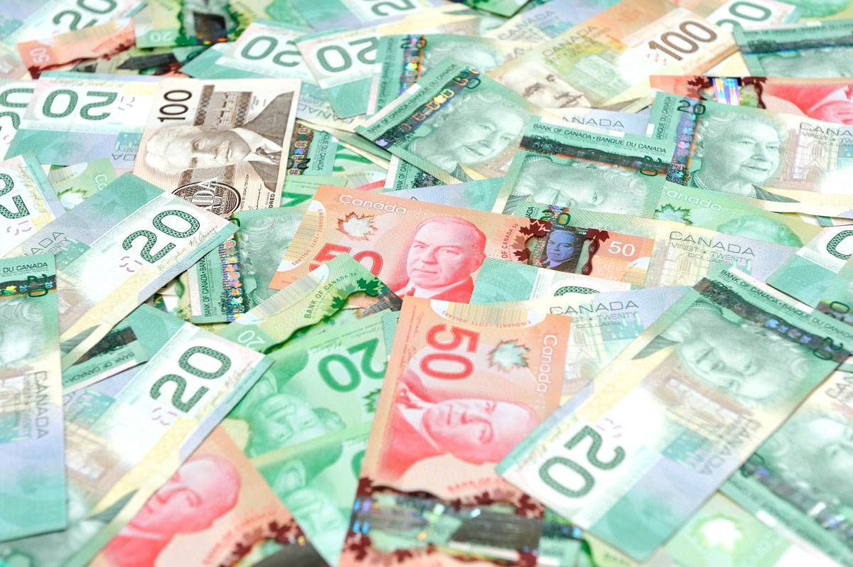 Bank of Canada - за наличные, а врачи призывают людей ограничить передачу банкнот из одних рук в другие