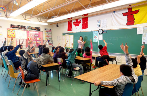 Английские школы Монреаля хотят ввести обязательные маски на уроках вопреки указу министра