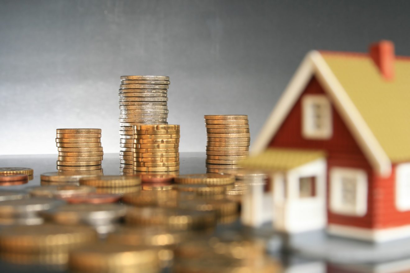 Стоит ли откладывать покупку дома в ожидании снижения цен?