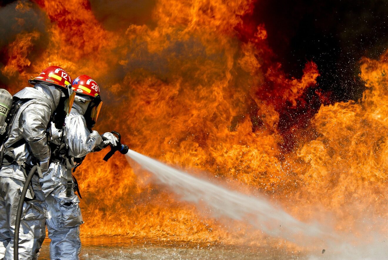 Кражи на лесных пожарах: мародерам понадобились бензопилы