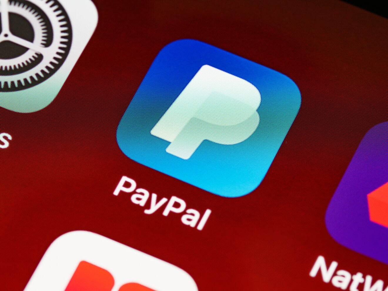 PayPal приостановил работу всех сервисов в России