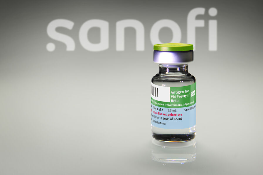 Во Франции вакцина Sanofi от COVID-19 поступила в аптеки